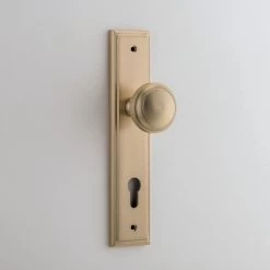 IVER DOOR KNOB PADDINGTON STEPPED BACKPLATE